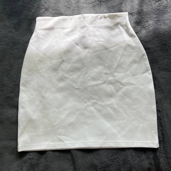 Aritzia Sunday Best white skirt - Picture 3 of 4